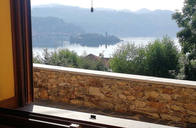 lake Orta Apartment with lake view, private courtyard and garden pets allowed