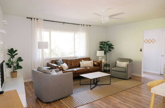 Lake Park Landing: 4 BR, 2 BA House in Atascadero, Sleeps 9