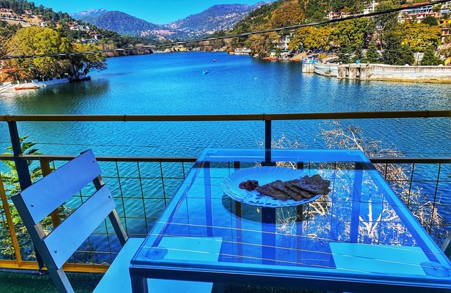 Lake Retreat offers the most stunning lake view and landscapes in the Himalayas.
