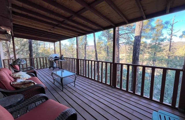 Lake Roberts Cabin in the Pines