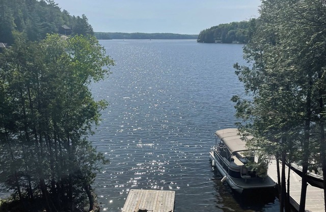 Lake Rosseau lake house over 200 ft waterfront very private.Amazing sunrises!