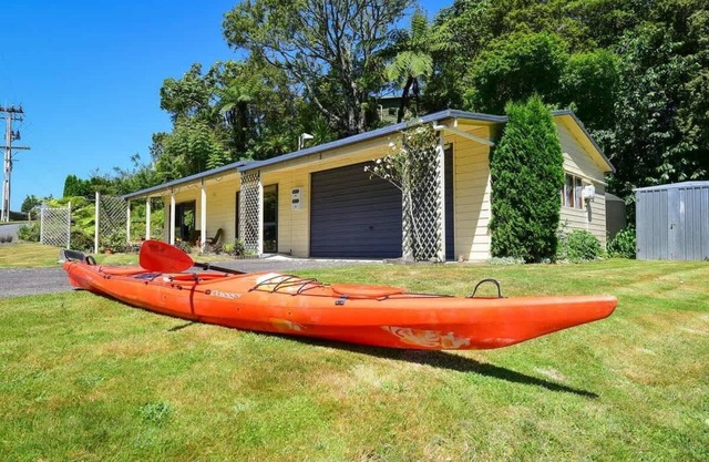 Retiro del lago Rotoiti - Familia, pesca y paseos en bote