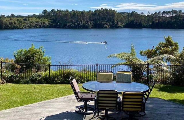 Vistas al lago Rotoiti, Tikitere - Impresionantes vistas al lago