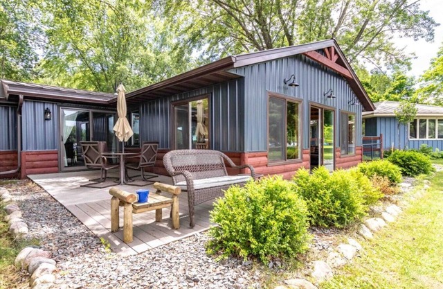 Lake Sherwood Waterfront Cabin
