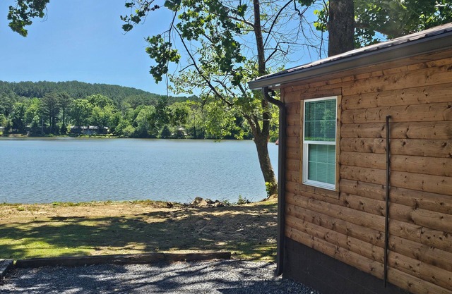 Lake Shore cottage-waterfront