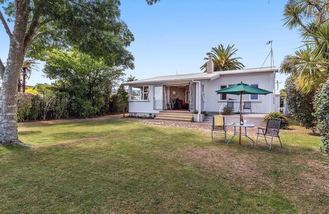 Lake Shores Cottage - Hannahs Bay Holiday Home