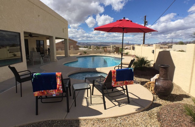 Lake Side of Highway, Mins. al agua, piscina climatizada y spa, hasta cerrar vistas al lago