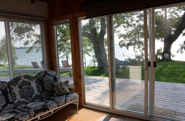 Lake Simcoe Cottage with Private Beach - your waterfront escape awaits you