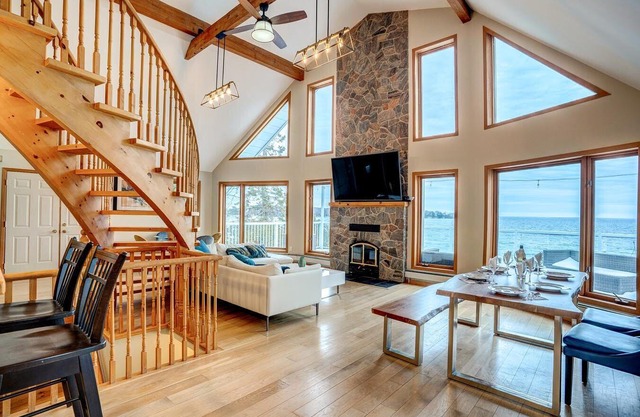 Lake Simcoe Waterfront Lake House