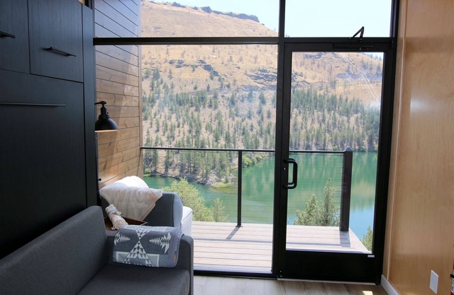 Lake Simtustus Resort Crown Point Tiny Home #11 - Hot Tub