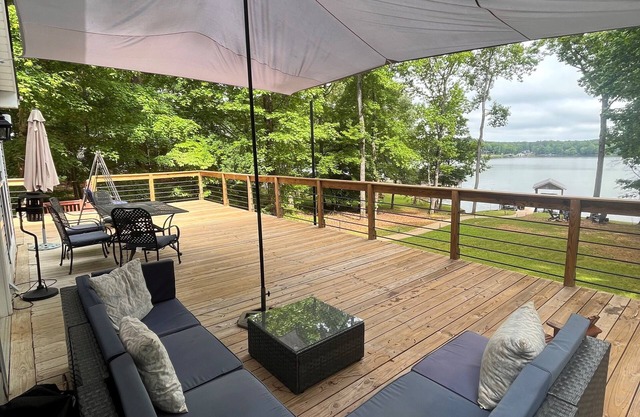 Lake Sinclair Shore, 10 Guests, 5 beds, SMART Home!