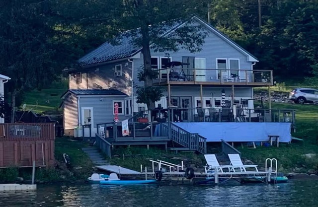 Lake Spirit-Lakefront-Hot tub-Pet friendly-Boats