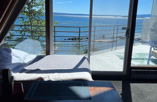 Lake Superior Beachfront Guesthouse