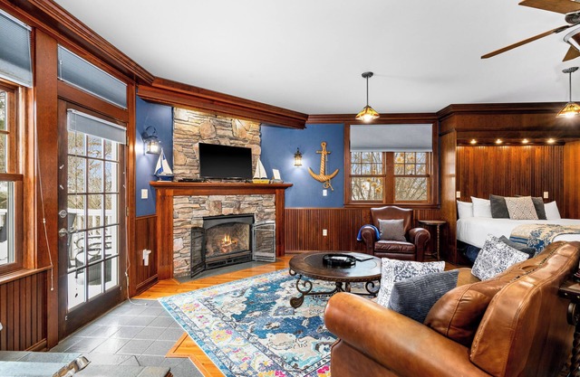 Lake Superior Suite | Jacuzzi & Sauna