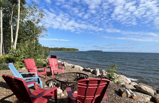 Lago Superior Casa para vacaciones cerca de las rocas a la vista de AuTrain y Grand Island