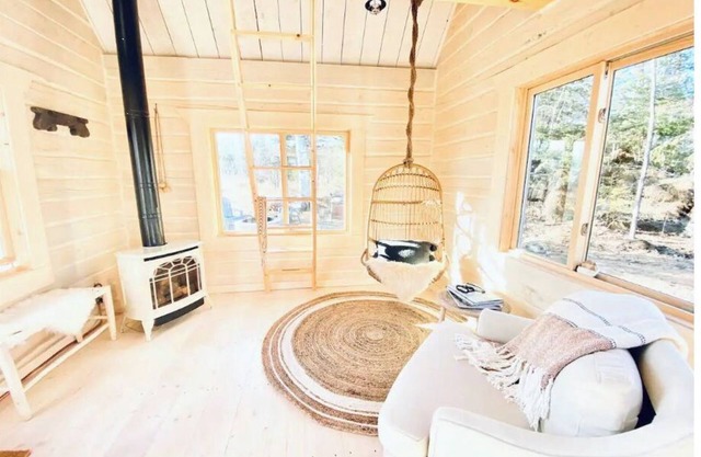 Lake Superior Views w/ Sauna - Near GM + Dog Friendly. 1min Walk to Beach.