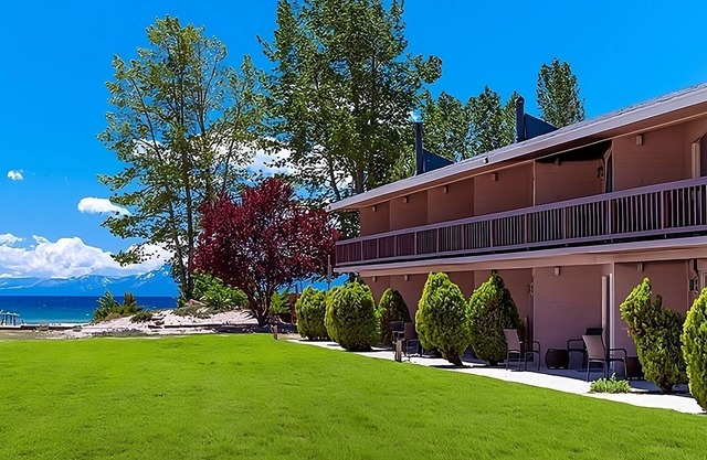 Lake Tahoe/ Studio w/Kitchenette, Outdoor Pool, Beach, Free Parking!