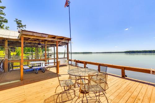 Lake Talquin Cabin Close to FSU and Quincy!