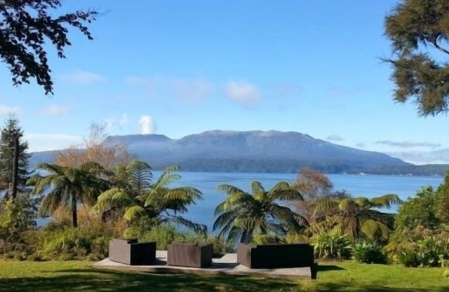 Lago Tarawera - Lago Bach