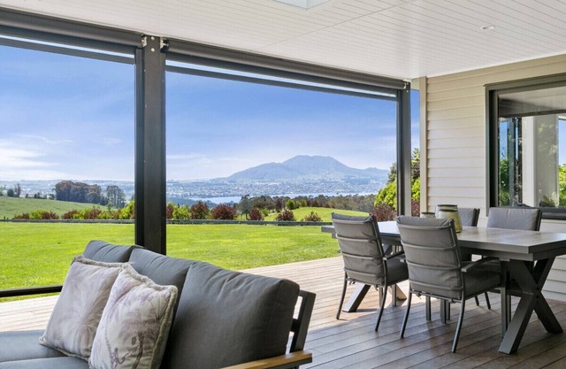 Lake Taupō Luxury Views for Families and Groups