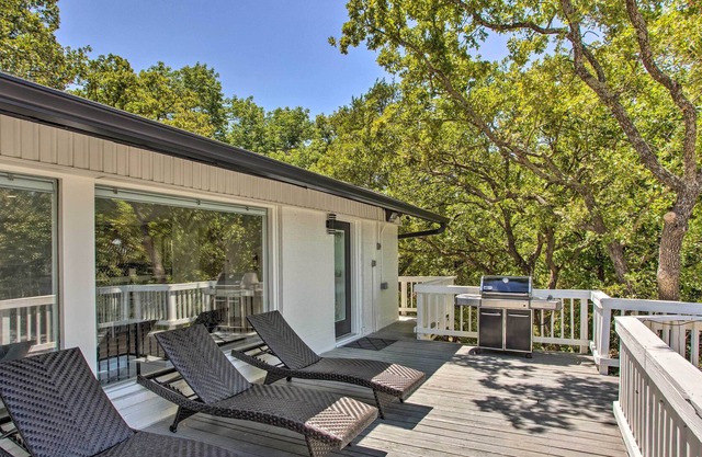 Lake Texoma Escape w/ Private Balcony & Grill