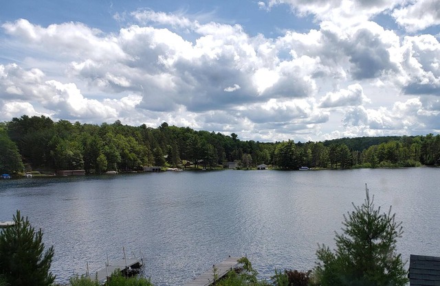Lake Tomahawk Condo con deslizamiento de barco