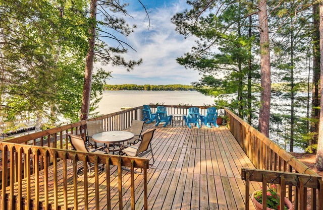 Lake Tomahawk Fall Retreat w/ Foliage & Lake Views