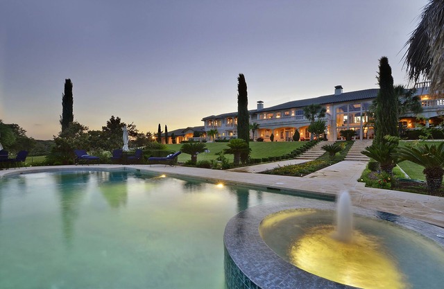 Lake Travis * 16,000 Sq. Pie. Waterfront Luxury 12+ Acre Estate con casa de huéspedes