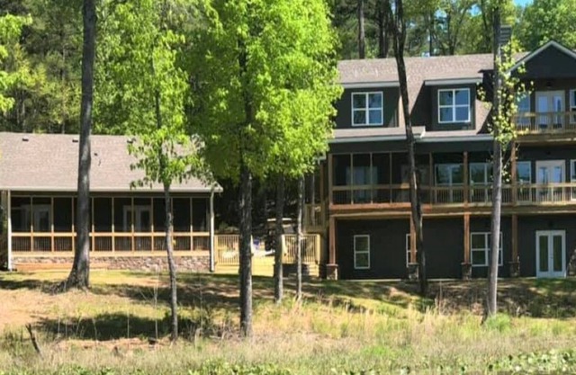 NUEVO Lake Tuscaloosa Cottage