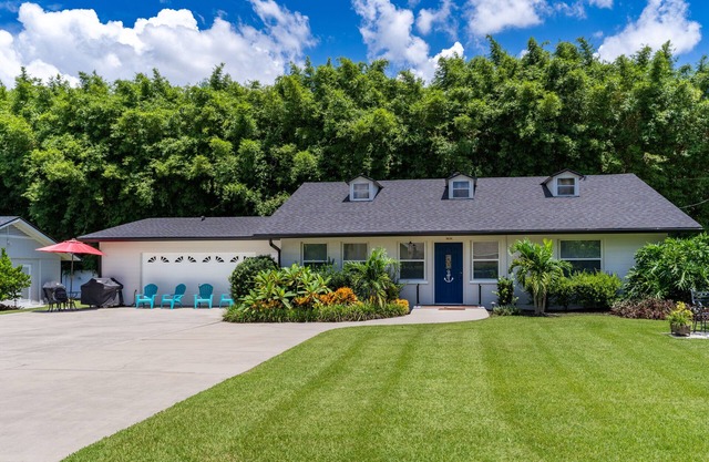 Lake Vibes Only ~ Lake House with RV or Boat Parking!