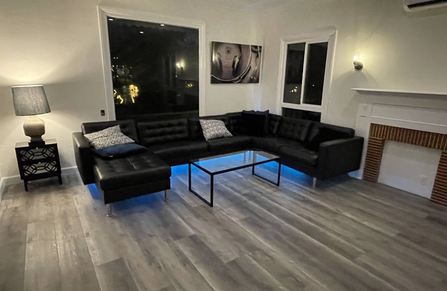 LAKE VIEW 3b/3.5b Central to DTLA/HOLLYWOOD. Famous Sunset Blvd 3 min walk.