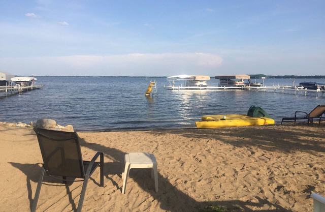 ¡Vista al lago! 50 pies de Beautiful Rush Lake