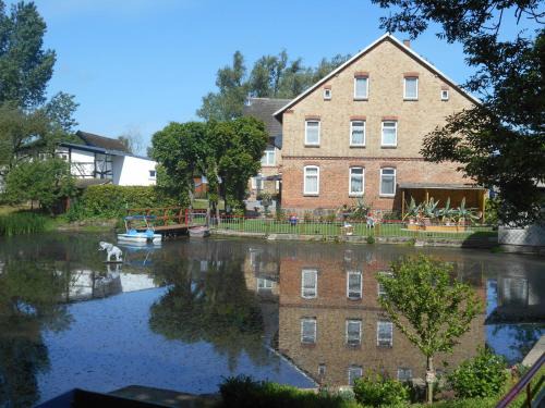 Lake-View Apartment in Klein Pravtshagen with Garden