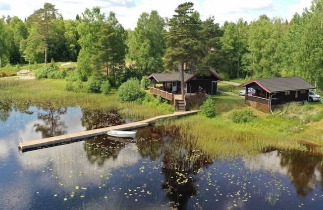Lake view "cabin"