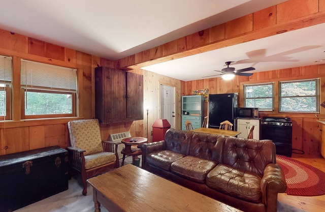 Lake-view condo near golf with a grill & cable - dog-friendly
