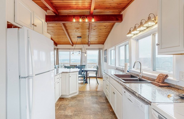 Lake-view countryside haven with deck, two kitchens, fireplace, firepit & AC