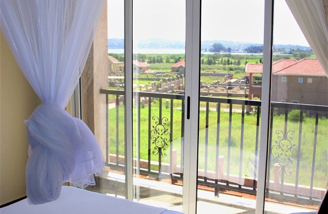 Lake View Family Apartment Kigo / Mirembe Villas