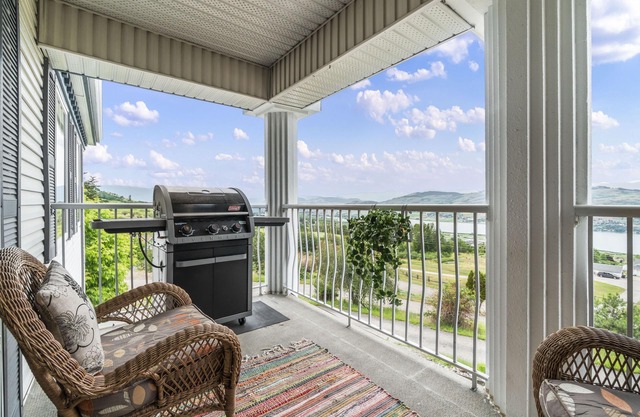Lake View Hideaway - 3 bed, 2 bath, sleeps 8