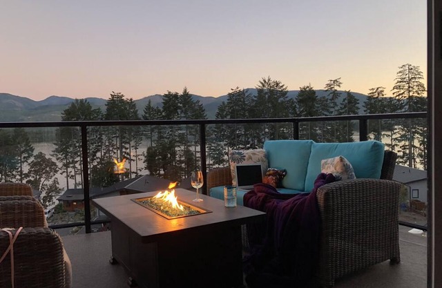 Lake view home in resort community. Beach, pool and more!