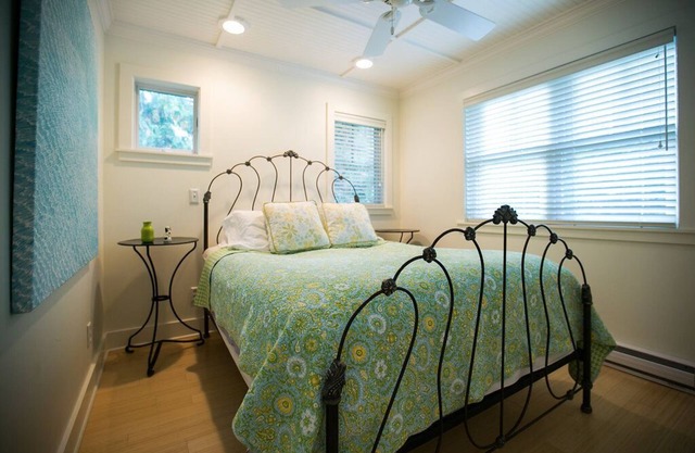 Lake View, Loft Cottage, Resort Access to Lower Herring Lake & Lake Michigan