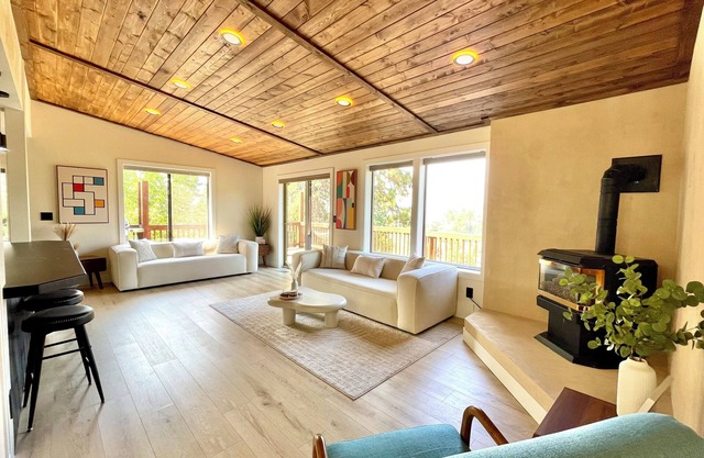🌲Lake View Nature House with Theatre, Game Room, and Gym🌲