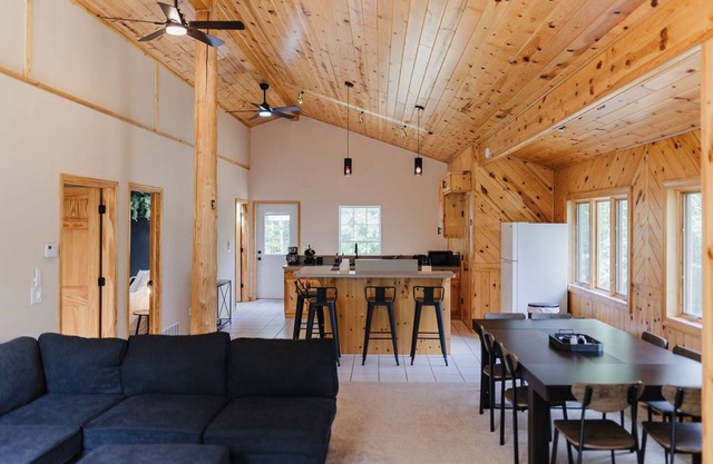 Lake View, Speakeasy, Sauna, Arcade, Ping Pong, Kayaks, Disc Golf, Poker, B-Ball