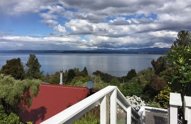 Vistas al lago, paseos en bote, esquí andamp; piscinas calientes