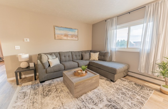 Lake Views, Cozy 2-bedroom condo newly remodeled, downtown Escanaba
