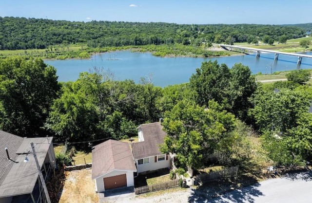 Lake Views! Little Bell Bungalow Charmer, Backyard, Game Room, Foosball