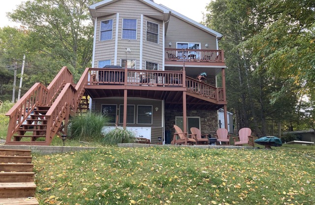 Lake Wallenpaupack Lakefront - Sleeps 8