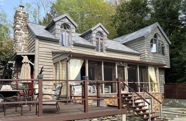 Lake Wallenpaupack Lakefront House with Spectacular Sunsets