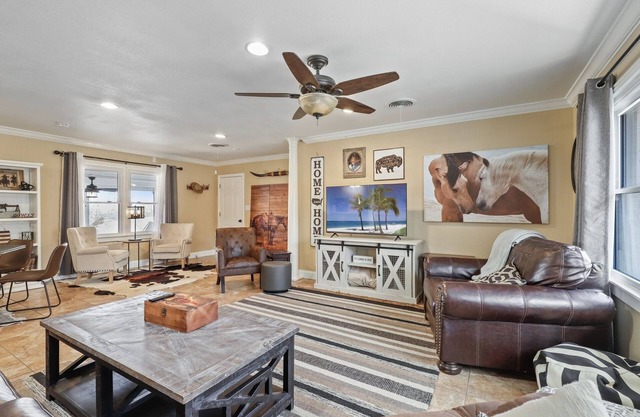 Lake Weatherford Home - bring the Kids, RV & Boat
