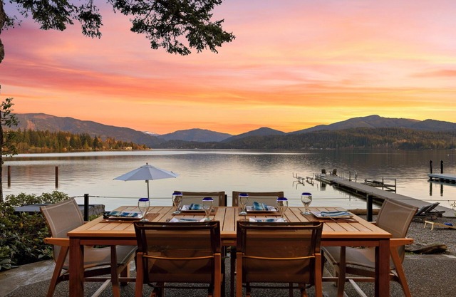Lake Whatcom Beachfront Villa: Lakefront Luxury w/ Dock & Hot Tub