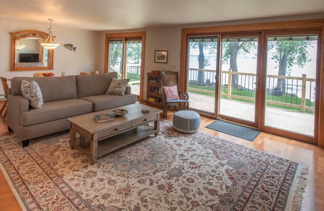 Lake Winnebago Home, EAA, Packers, Swimming, Boating, Ice Fishing-Snowmobiling